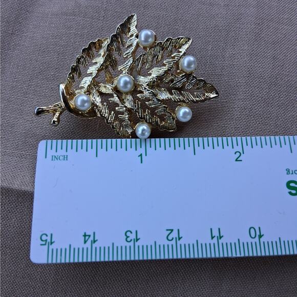 Leaf Pin Brooch Brushed Gold Tone with Acrylic Pearls - Picture 3 of 4